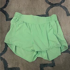 Lululemon 2.5 inch HIGH RISE Hotty Hot Short